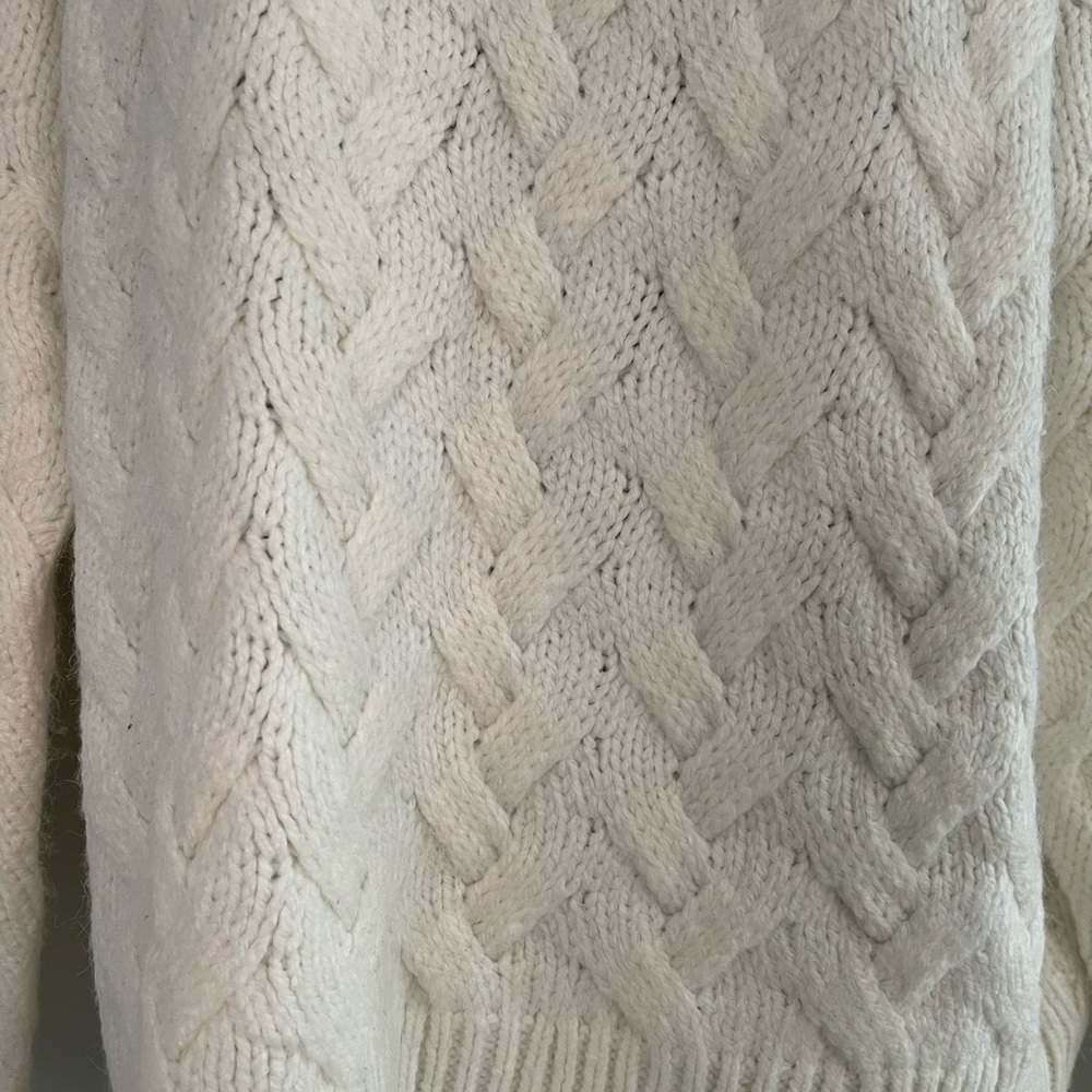 Vince Camuto fisherman cable knit sweater. - Picture 3 of 5